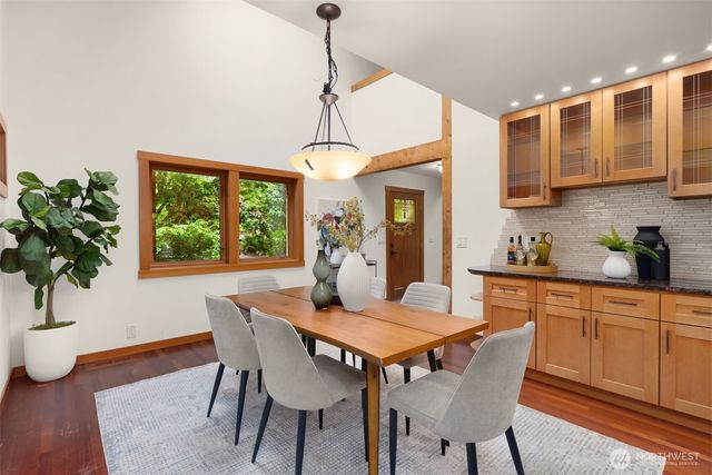 9641 Mandus Olson Road NE, Bainbridge Island, WA 98110