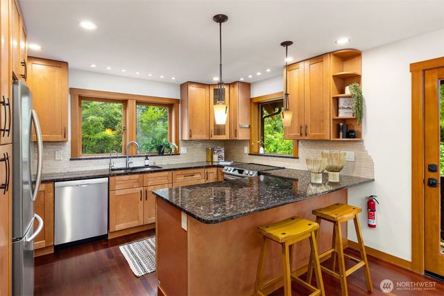 9641 Mandus Olson Road NE, Bainbridge Island, WA 98110