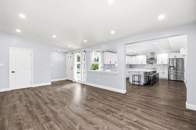 23 Joseph Rd, Framingham, MA 01701