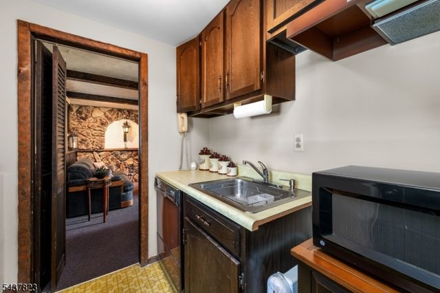 1 Lundy Ter, Butler Boro, NJ 07405