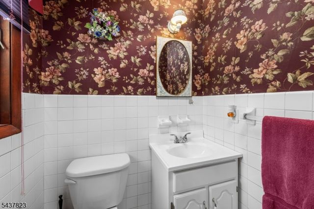 1 Lundy Ter, Butler Boro, NJ 07405