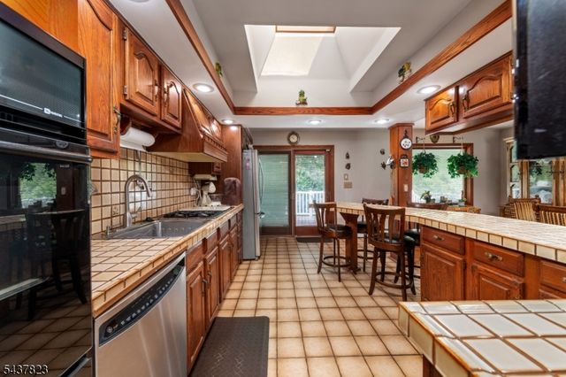 1 Lundy Ter, Butler Boro, NJ 07405