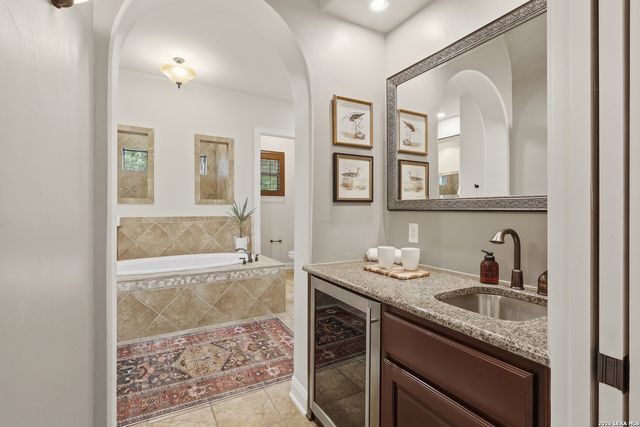 18633 Shadow Canyon, Helotes, TX 78023