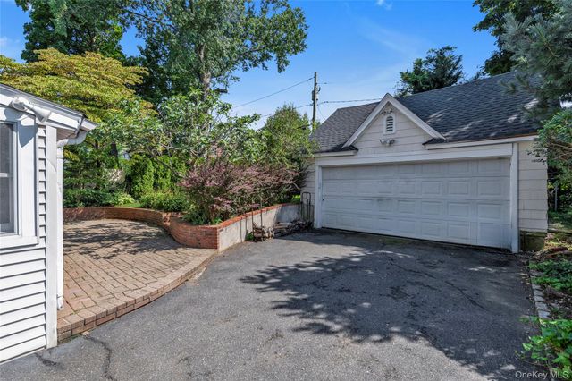 138 Hillcrest Avenue, Manhasset, NY 11030