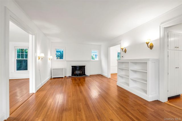 138 Hillcrest Avenue, Manhasset, NY 11030