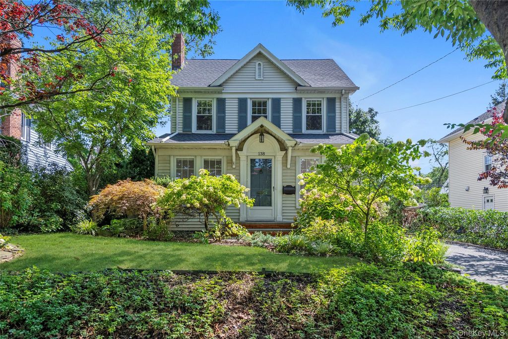 138 Hillcrest Avenue, Manhasset, NY 11030