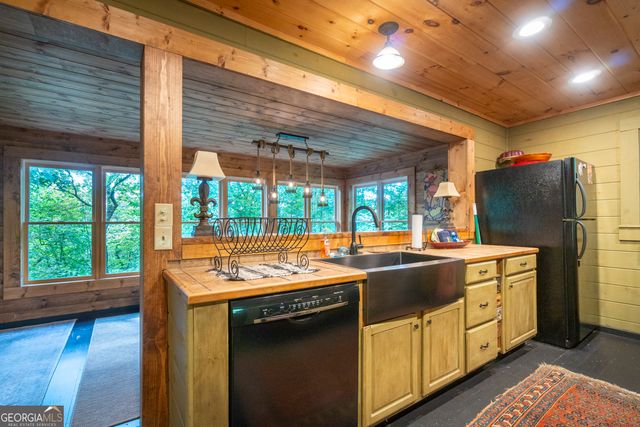 24 Wolf Howl Trail, Sautee Nacoochee, GA 30571