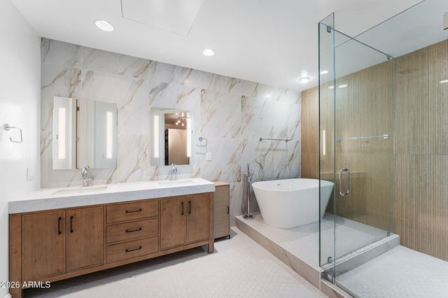 3801 N GOLDWATER Boulevard 204, Scottsdale, AZ 85251