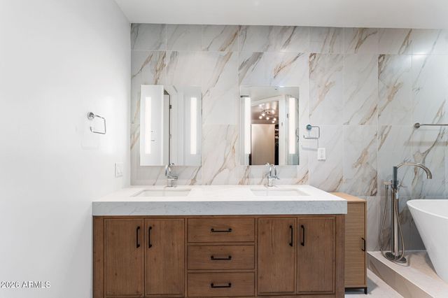 3801 N GOLDWATER Boulevard 204, Scottsdale, AZ 85251