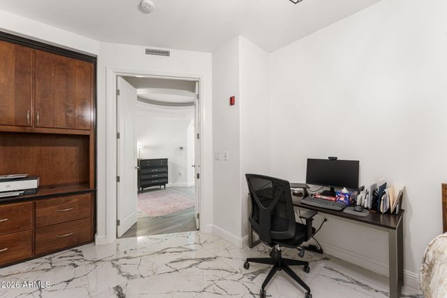3801 N GOLDWATER Boulevard 204, Scottsdale, AZ 85251