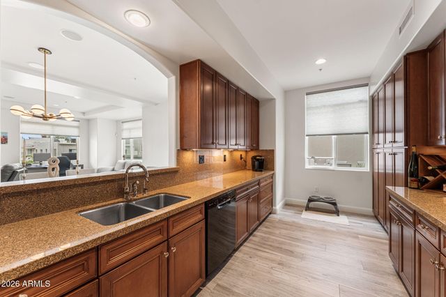 3801 N GOLDWATER Boulevard 204, Scottsdale, AZ 85251