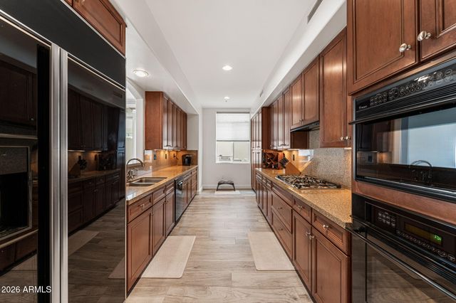 3801 N GOLDWATER Boulevard 204, Scottsdale, AZ 85251