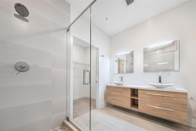 4416 NW 9th St, Plantation, FL 33317