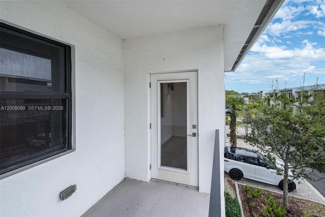 4416 NW 9th St, Plantation, FL 33317