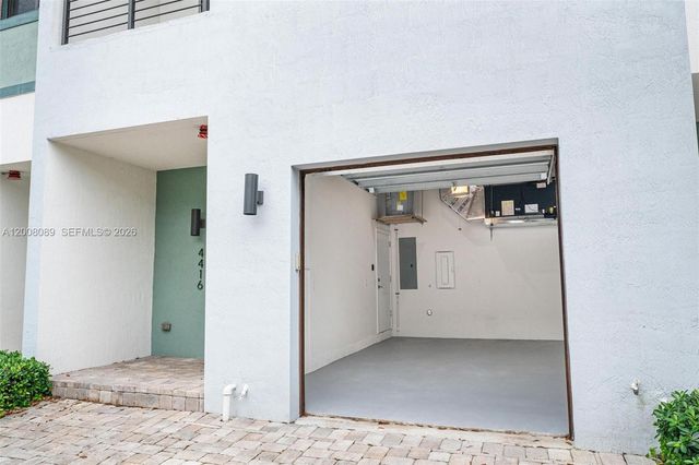 4416 NW 9th St, Plantation, FL 33317