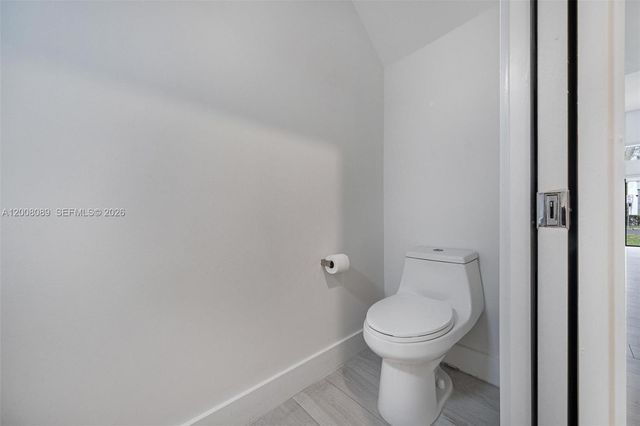 4416 NW 9th St, Plantation, FL 33317