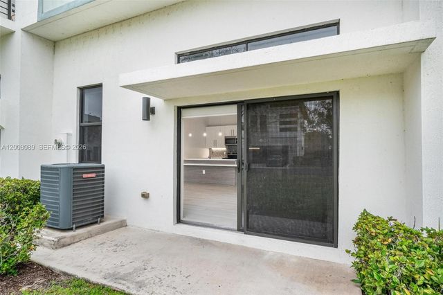 4416 NW 9th St, Plantation, FL 33317
