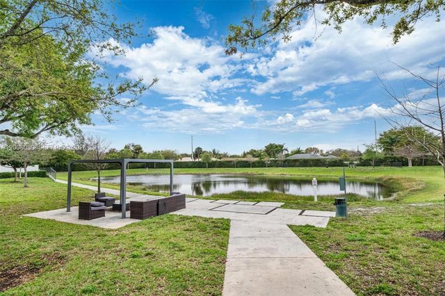 4416 NW 9th St, Plantation, FL 33317