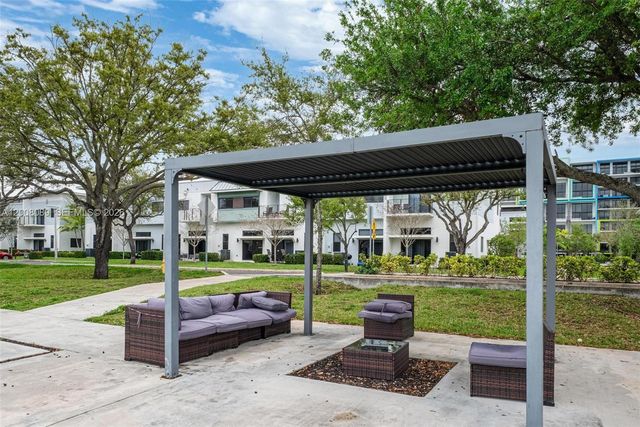 4416 NW 9th St, Plantation, FL 33317