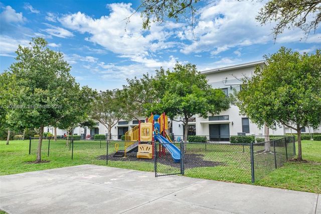 4416 NW 9th St, Plantation, FL 33317