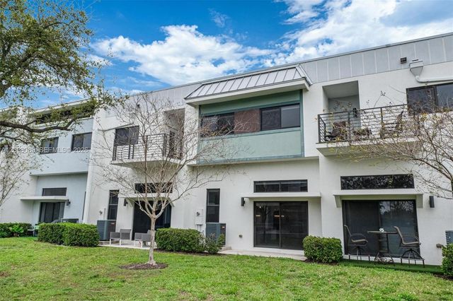 4416 NW 9th St, Plantation, FL 33317
