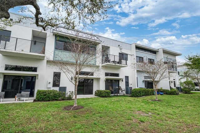 4416 NW 9th St, Plantation, FL 33317
