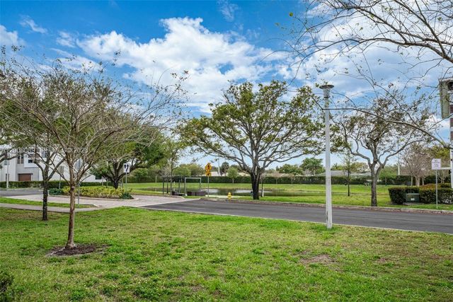 4416 NW 9th St, Plantation, FL 33317