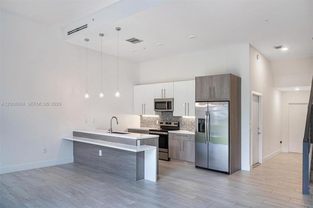 4416 NW 9th St, Plantation, FL 33317