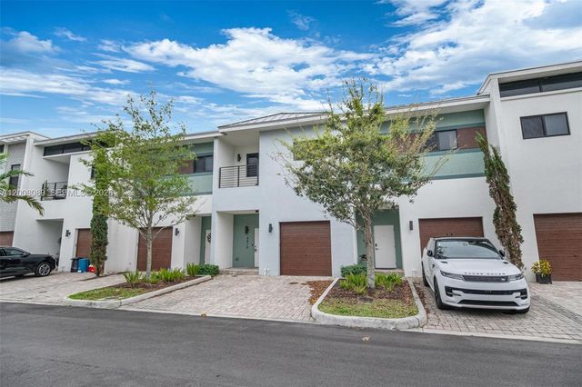 4416 NW 9th St, Plantation, FL 33317