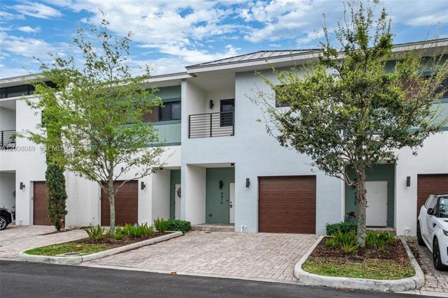 4416 NW 9th St, Plantation, FL 33317