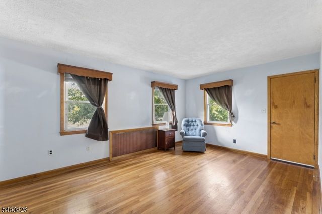 212 E Munsell Ave, Linden City, NJ 07036