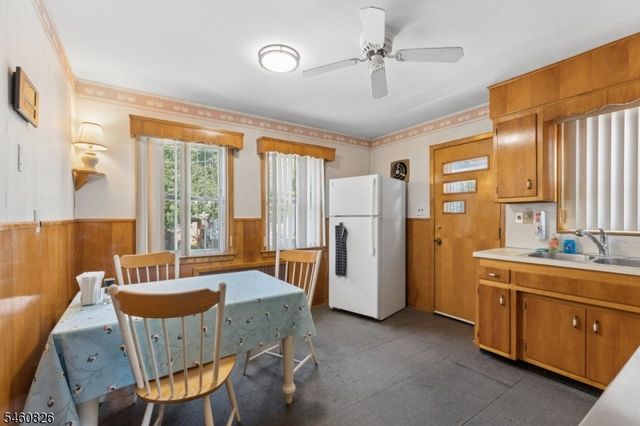 212 E Munsell Ave, Linden City, NJ 07036