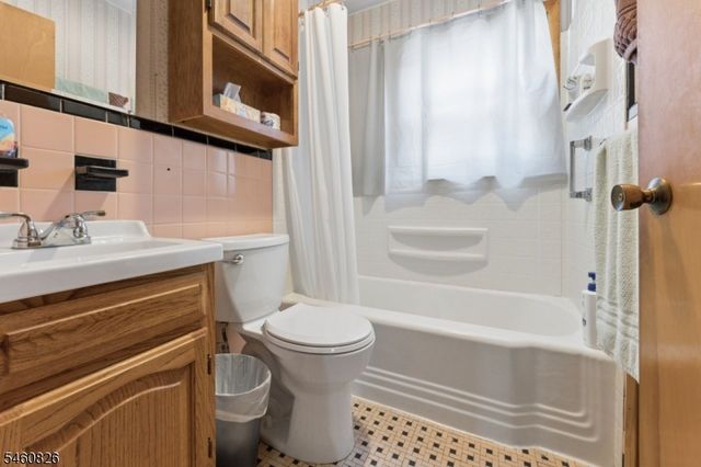212 E Munsell Ave, Linden City, NJ 07036