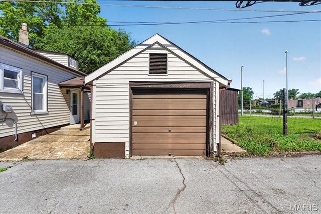 6118 Vermont Avenue, St Louis, MO 63111