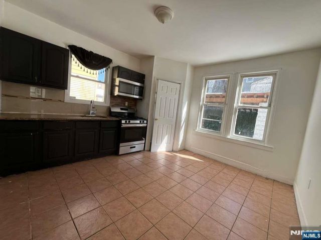 94 Cedar Avenue, Newark, NJ 07106