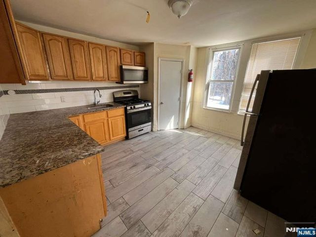 94 Cedar Avenue, Newark, NJ 07106