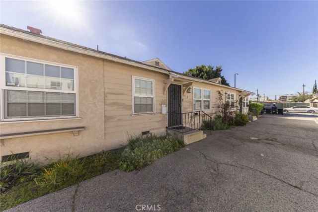6614 Camellia Avenue, North Hollywood, CA 91606
