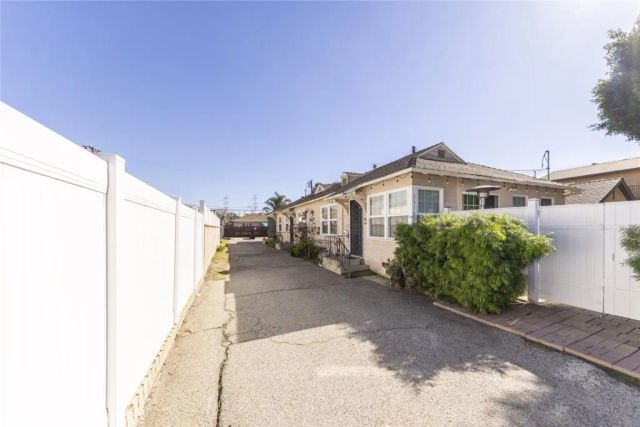 6614 Camellia Avenue, North Hollywood, CA 91606