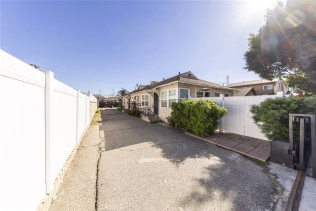 6614 Camellia Avenue, North Hollywood, CA 91606