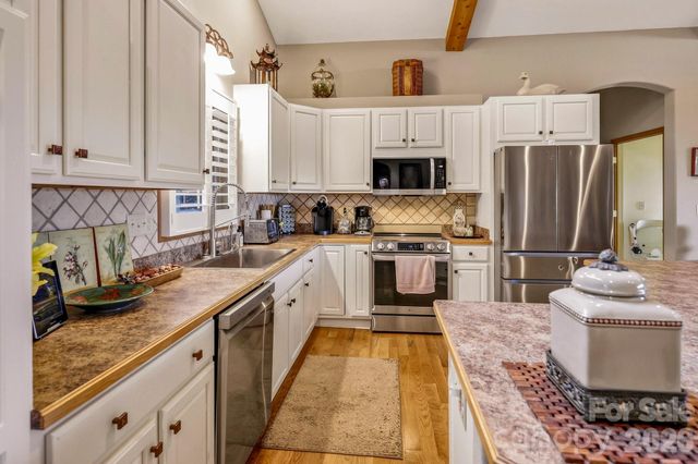 190 Tanglewood Trail, Lake Lure, NC 28746