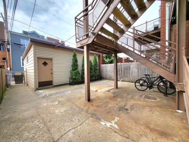 1473 W Erie Street 1F, Chicago, IL 60642