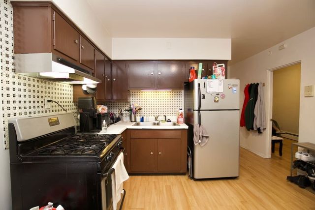 1473 W Erie Street 1F, Chicago, IL 60642