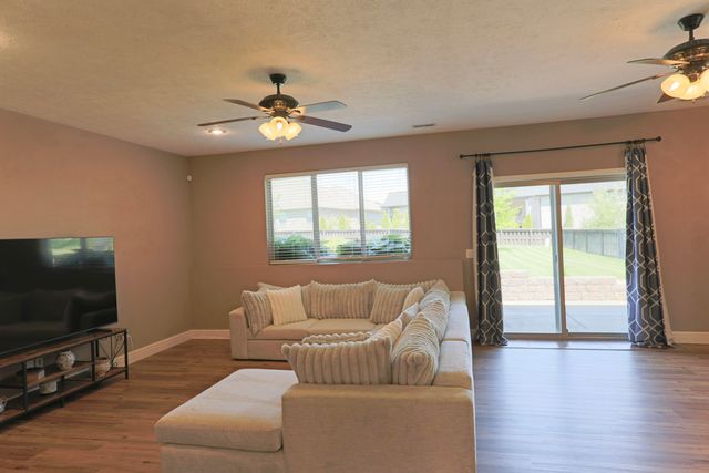 4671 E Hidden Oak Place, Springfield, MO 65802