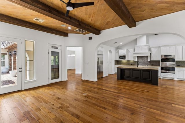 14 Woodglade Way, Tomball, TX 77375