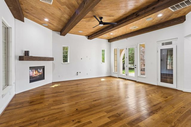 14 Woodglade Way, Tomball, TX 77375