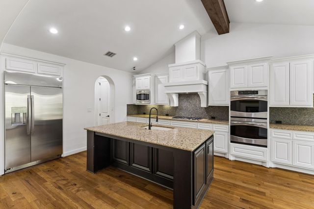 14 Woodglade Way, Tomball, TX 77375
