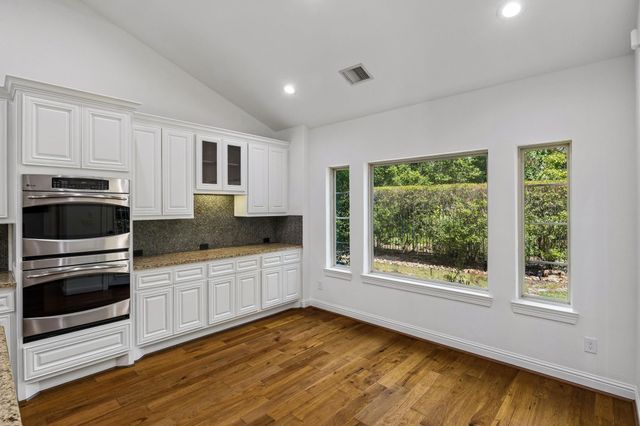 14 Woodglade Way, Tomball, TX 77375