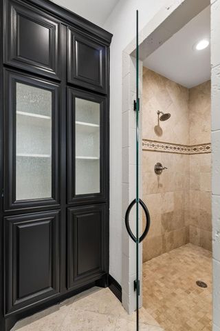 14 Woodglade Way, Tomball, TX 77375