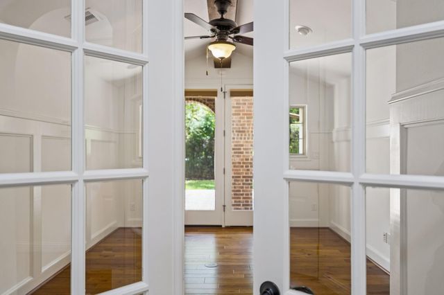 14 Woodglade Way, Tomball, TX 77375