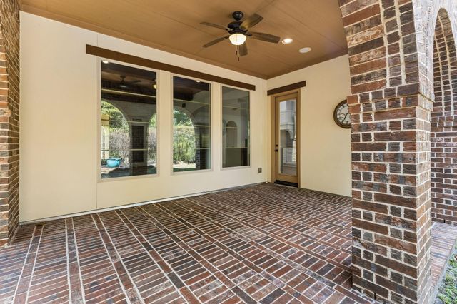 14 Woodglade Way, Tomball, TX 77375